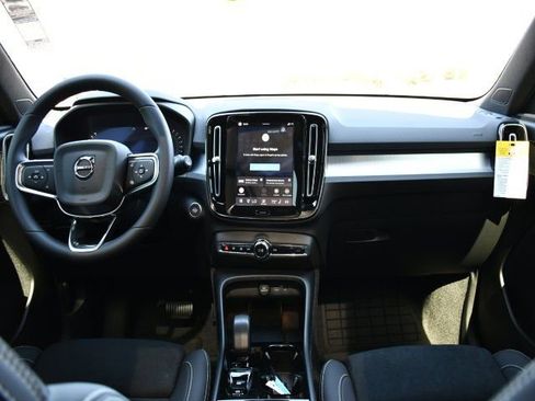 New 2026 Volvo XC40 B5 Ultra w/ Protection Package Premier image 18