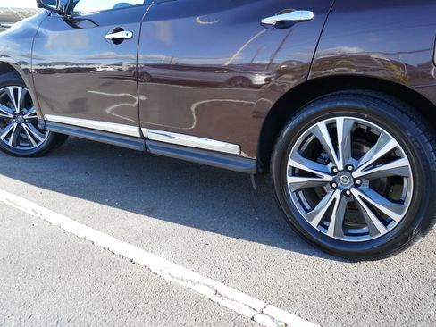 Used 2020 Nissan Pathfinder Platinum FWD image 5
