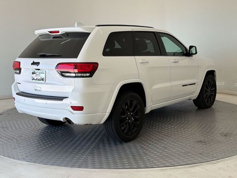 Used 2021 Jeep Grand Cherokee Laredo X AWD/4WD image 9