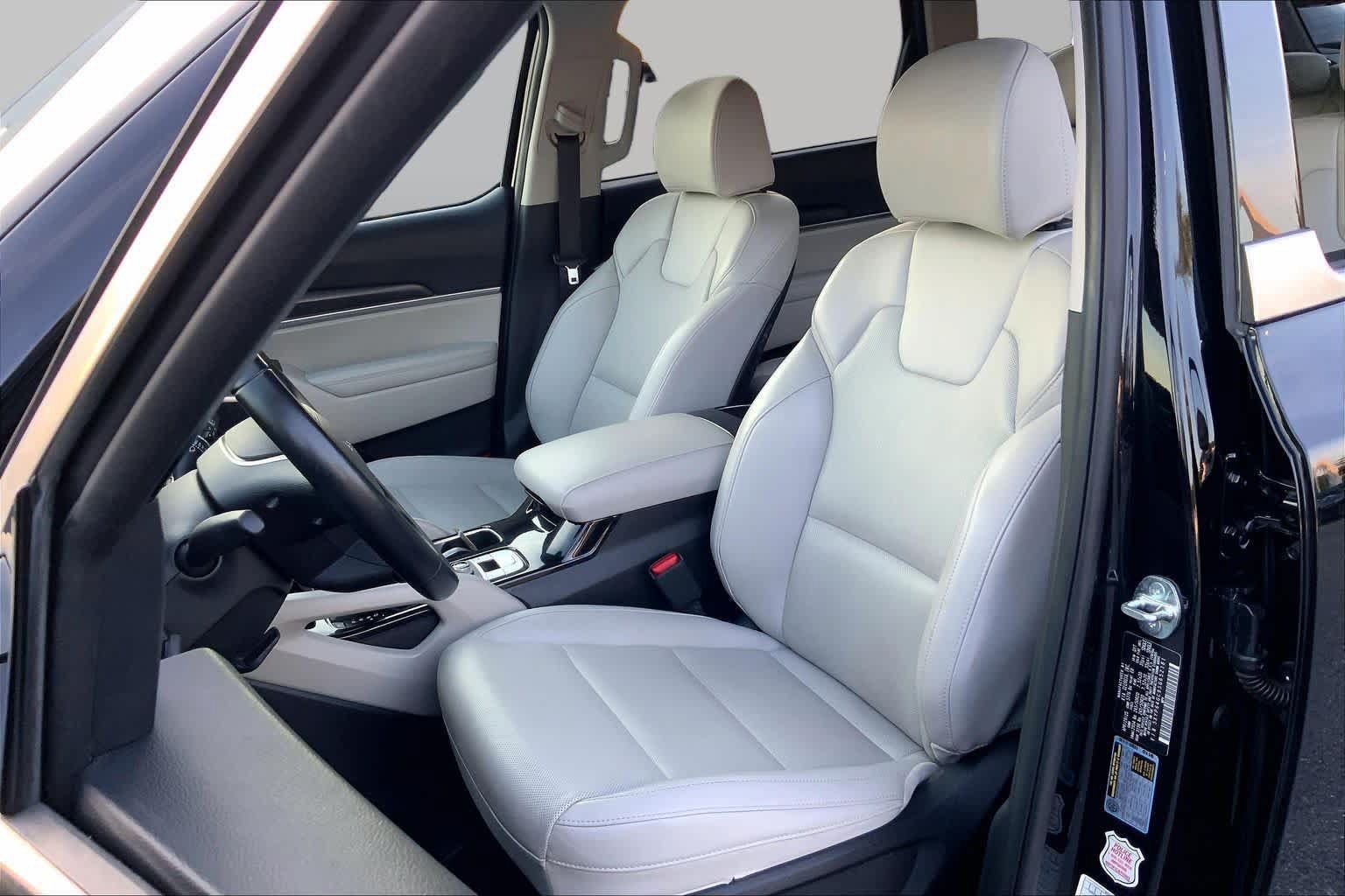 Used 2025 Kia Telluride S FWD image 7