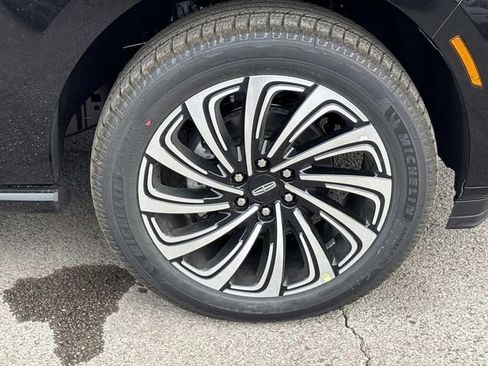 New 2026 Lincoln Navigator L Black Label AWD/4WD image 9