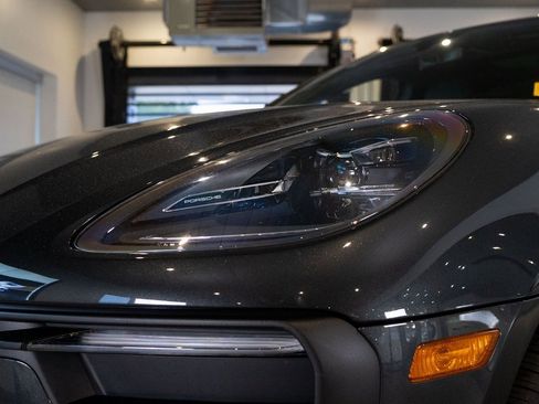 Used 2025 Porsche Macan image 10