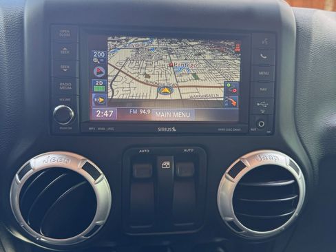 Used 2014 Jeep Wrangler Rubicon w/ Power Convenience Group image 17