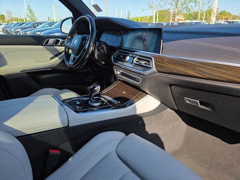 Used 2023 BMW X5 xDrive45e image 9