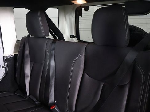 Used 2014 Jeep Wrangler Unlimited Sahara w/ Connectivity Group image 28