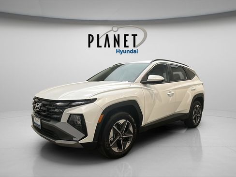 Certified 2025 Hyundai Tucson SEL AWD/4WD image 2