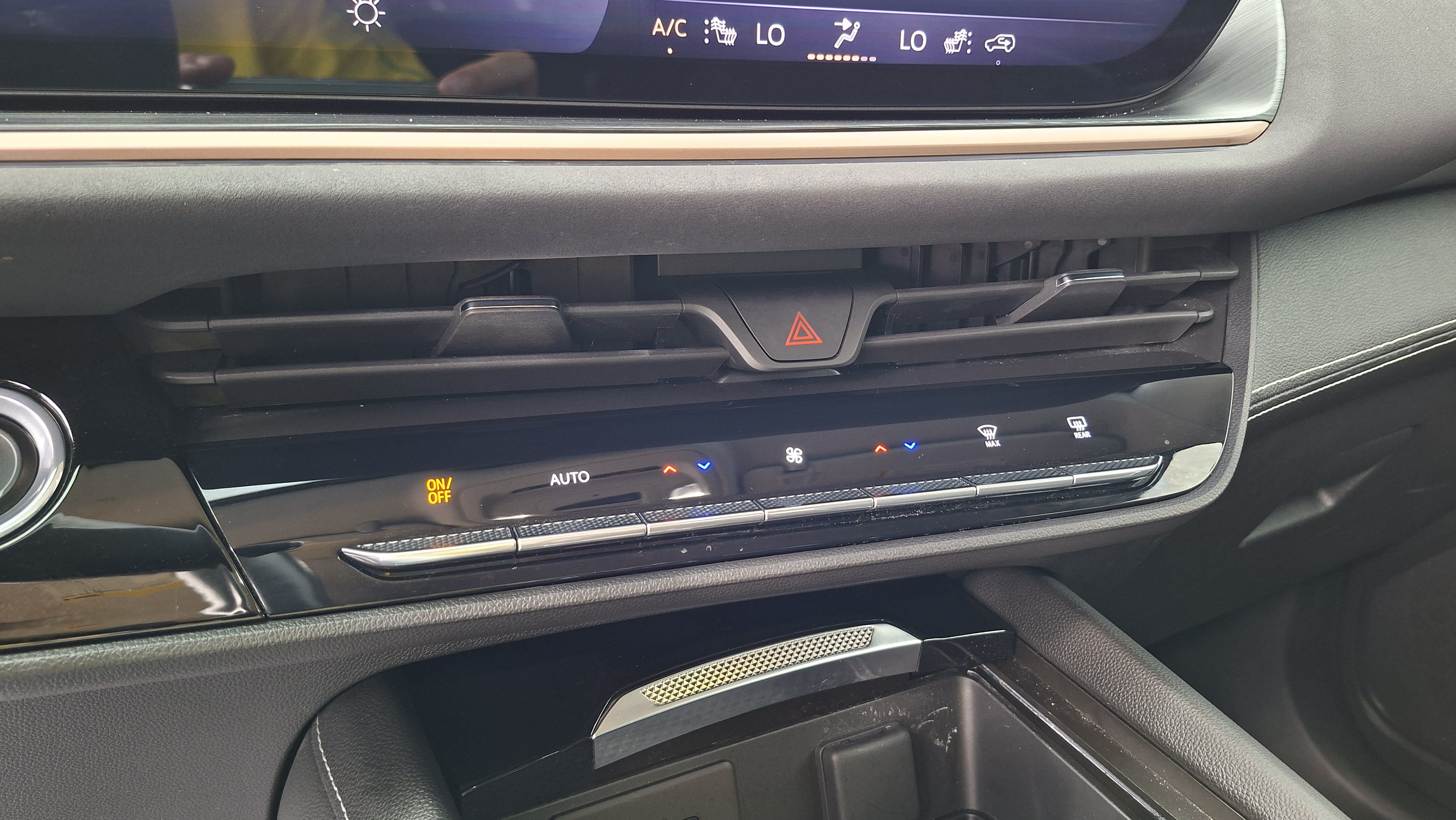 Used 2024 Buick Envision Sport Touring AWD/4WD image 15