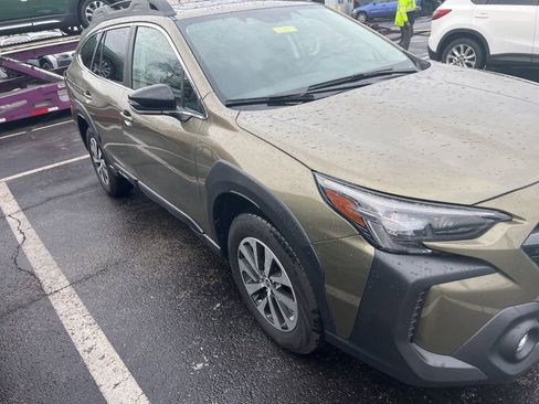 Certified 2025 Subaru Outback Premium image 3