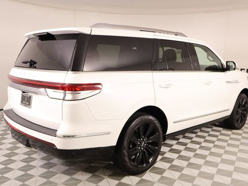 Certified 2024 Lincoln Navigator Reserve AWD/4WD image 23