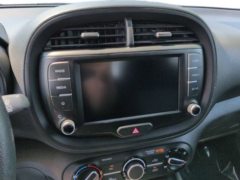 Used 2024 Kia Soul LX w/ Option Group 015 FWD image 13