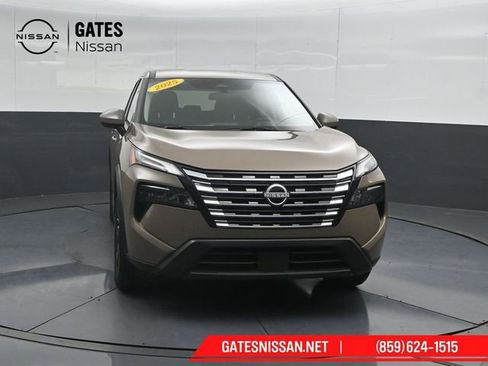 Used 2025 Nissan Rogue SV AWD/4WD image 5