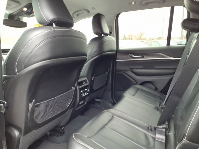 Used 2023 Jeep Grand Cherokee Limited AWD/4WD image 17