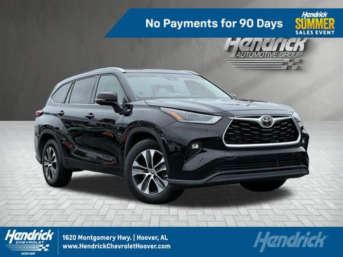 Used 2021 Toyota Highlander XLE FWD image 1