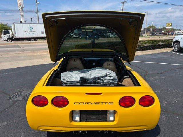 Used 2001 Chevrolet Corvette Coupe w/ Preferred Equipment Group2 RWD image 9