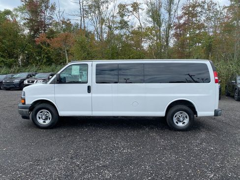 Used 2017 Chevrolet Express 3500 LT w/ LT Preferred Equipment Group image 9