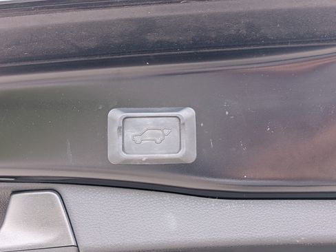 Used 2020 Toyota RAV4 XLE Premium FWD image 14
