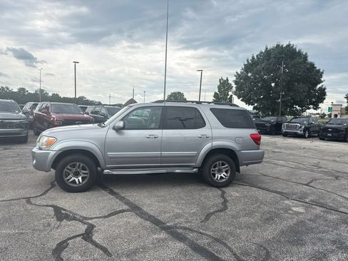 Used 2005 Toyota Sequoia SR5 AWD/4WD image 5