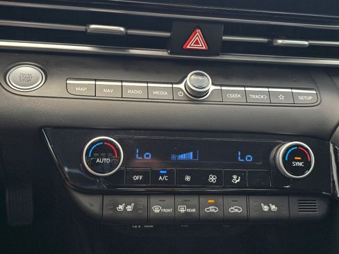 Used 2023 Hyundai Elantra Limited FWD image 19