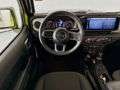 Used 2024 Jeep Wrangler Sahara image 22