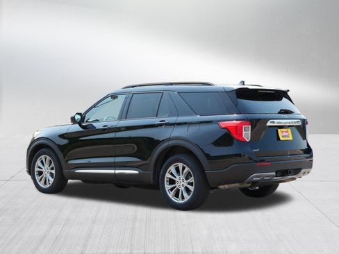 Used 2020 Ford Explorer XLT w/ Equipment Group 202A AWD/4WD image 5