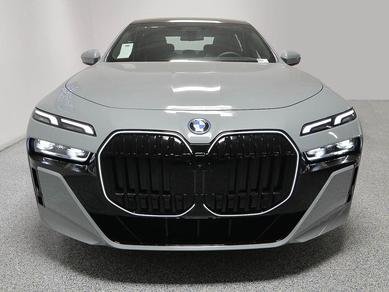Used 2026 BMW i7 eDrive50 w/ M Sport Package RWD image 2