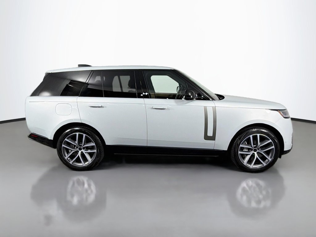 Used 2026 Land Rover Range Rover SE AWD/4WD image 4