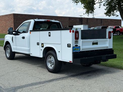 Used 2022 Ford F250 XL w/ Power Equipment Group RWD image 4