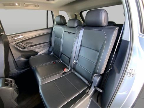 Used 2021 Volkswagen Tiguan SEL FWD image 21