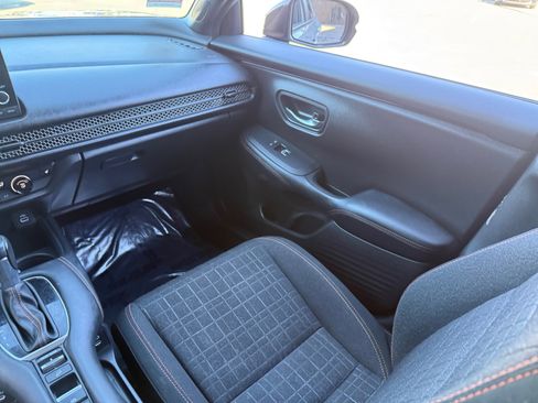 Used 2025 Honda HR-V Sport image 19