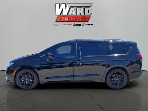 Used 2025 Chrysler Pacifica Limited FWD image 21