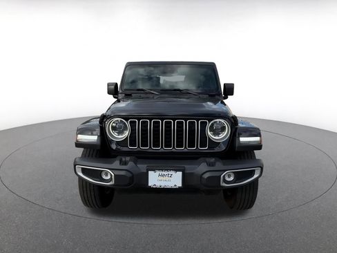 Used 2025 Jeep Wrangler Sahara image 4