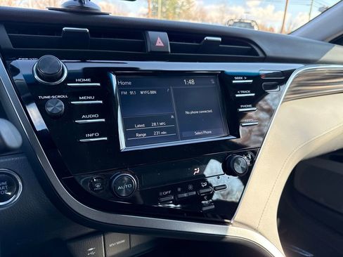 Used 2018 Toyota Camry L image 27