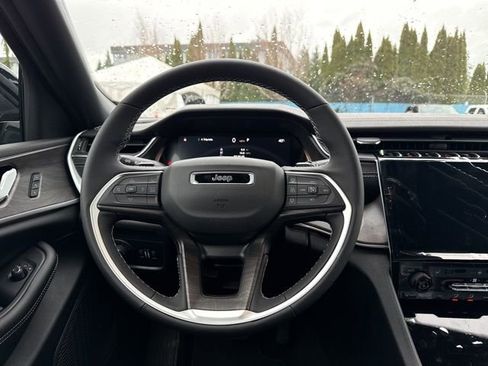 New 2025 Jeep Grand Cherokee Limited image 13