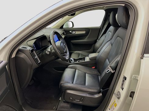 Used 2023 Volvo XC40 B5 Plus w/ Climate Package AWD/4WD image 13