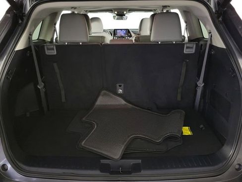 Used 2022 Toyota Highlander XLE AWD/4WD image 27