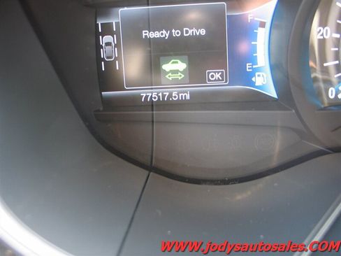 Used 2020 Ford Fusion SE FWD image 12