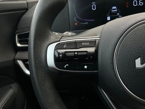 Used 2025 Kia Sportage LX image 32