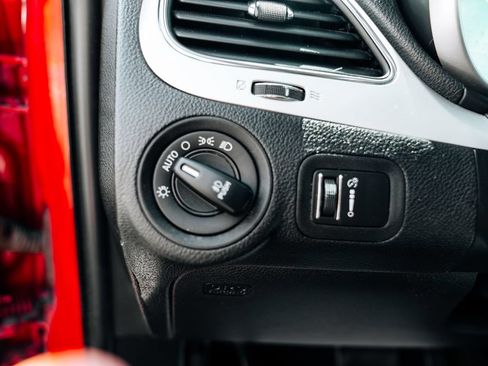 Used 2018 Dodge Journey SXT w/ Connectivity Group FWD image 19