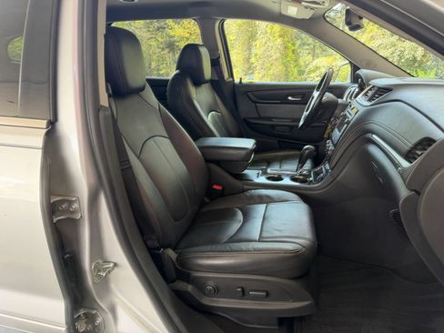Used 2017 Chevrolet Traverse LT FWD image 10