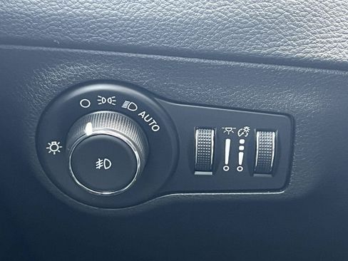 Used 2019 Jeep Compass Latitude w/ Popular Equipment Group AWD/4WD image 22
