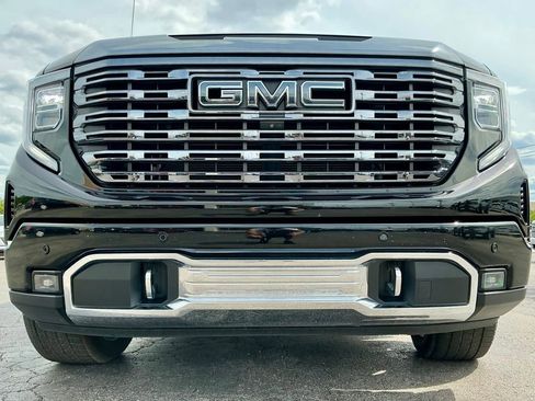 Used 2023 GMC Sierra 1500 Denali Ultimate AWD/4WD image 9