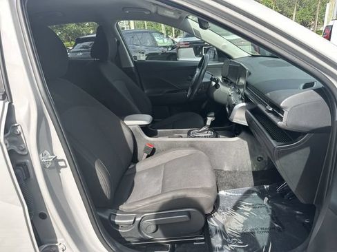 Used 2025 Hyundai Kona SEL FWD image 29
