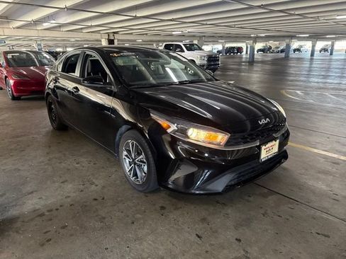 Used 2022 Kia Forte LXS FWD image 2