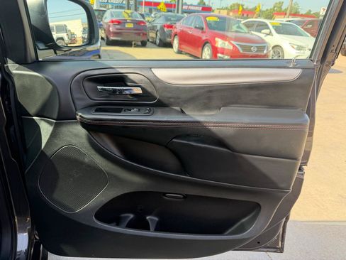 Used 2019 Dodge Grand Caravan GT FWD image 24