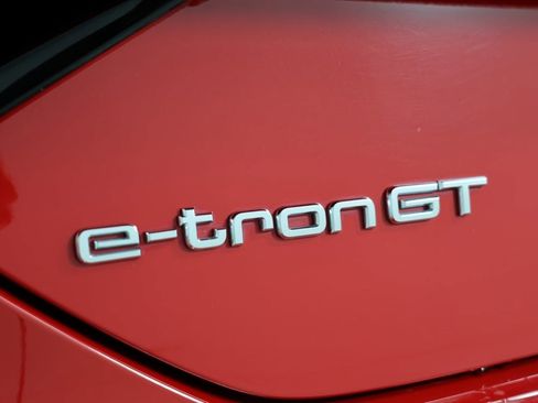 Used 2022 Audi e-tron GT Prestige image 16