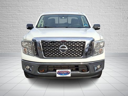 Used 2018 Nissan Titan SV image 2