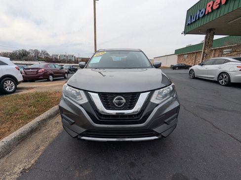 Used 2018 Nissan Rogue S image 2