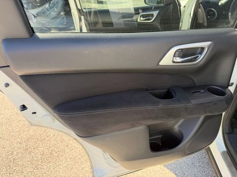 Used 2015 Nissan Pathfinder SV w/ Trailer Tow Package image 15