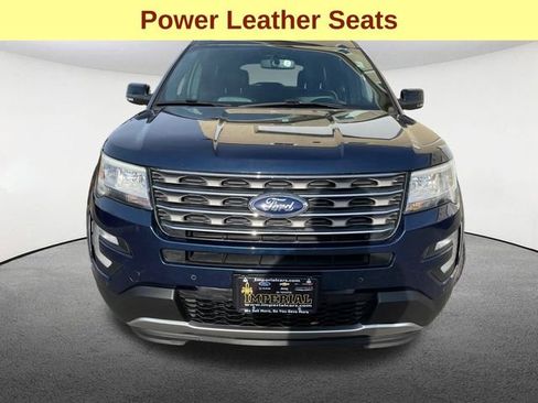 Used 2017 Ford Explorer XLT w/ Equipment Group 202A image 4