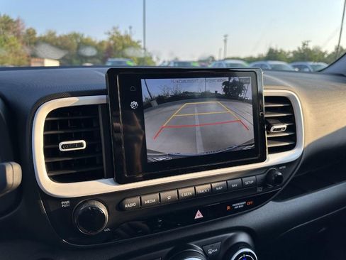 New 2025 Hyundai Venue Limited image 21